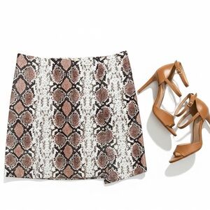 Mod On Trend Snakeskin Faux Wrap Mini Skirt Size Medium Stretch
